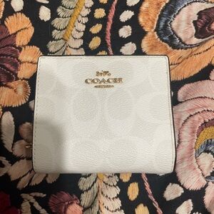 Coach Snap Wallet Signature PVC Chalk Glacier White